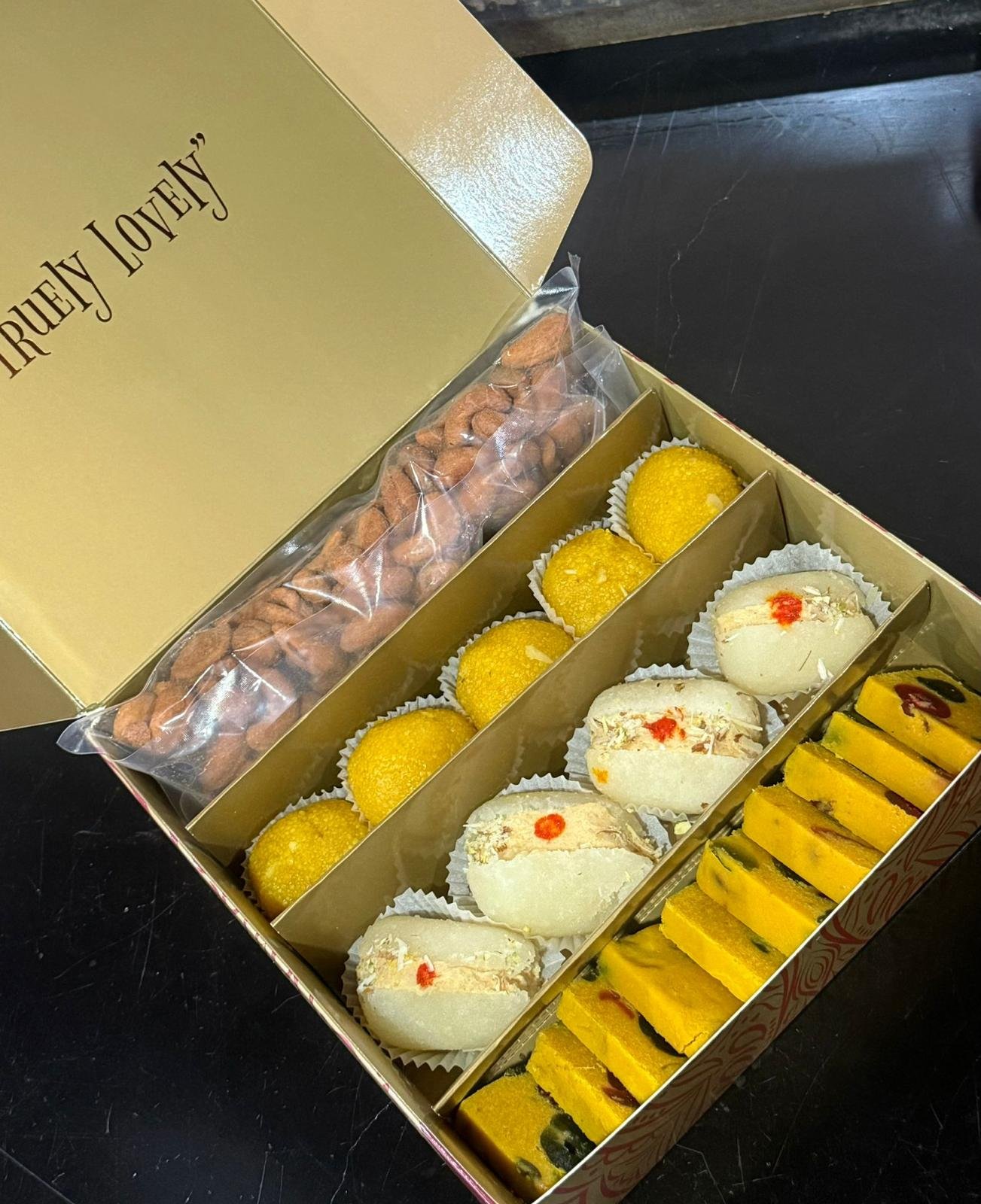 Box 11(1kg) Premium Sweets